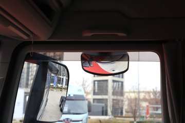 �ൺ��� ��JH6�ؿ� 660���� 6X4 LNG�Զ���ǣ����ͼƬ