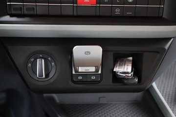 �ൺ��� ��JH6�ؿ� 660���� 6X4 LNG�Զ���ǣ����ͼƬ