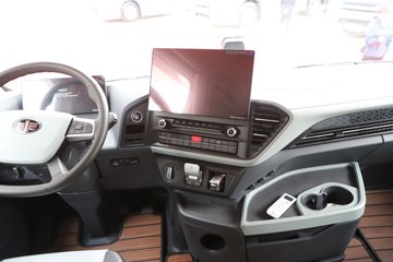 �ൺ��� ��JH6�ؿ� 660���� 6X4 LNG�Զ���ǣ����ͼƬ