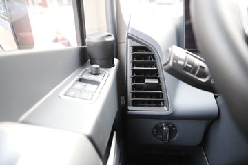 �ൺ��� ��JH6�ؿ� 660���� 6X4 LNG�Զ���ǣ����ͼƬ