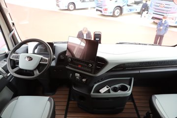 �ൺ��� ��JH6�ؿ� 660���� 6X4 LNG�Զ���ǣ����ͼƬ