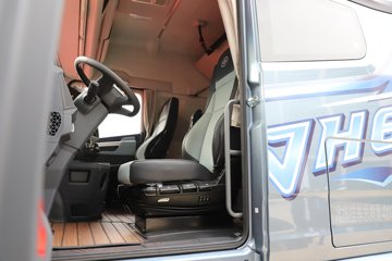 �ൺ��� ��JH6�ؿ� 660���� 6X4 LNG�Զ���ǣ����ͼƬ