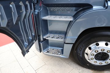 �ൺ��� ��JH6�ؿ� 660���� 6X4 LNG�Զ���ǣ����ͼƬ