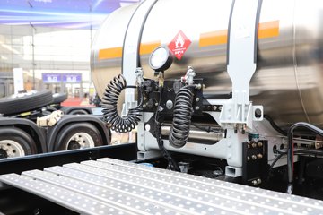 �ൺ��� ��JH6�ؿ� 660���� 6X4 LNG�Զ���ǣ����ͼƬ