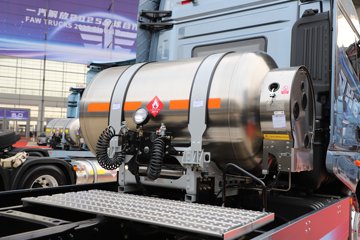 �ൺ��� ��JH6�ؿ� 660���� 6X4 LNG�Զ���ǣ����ͼƬ