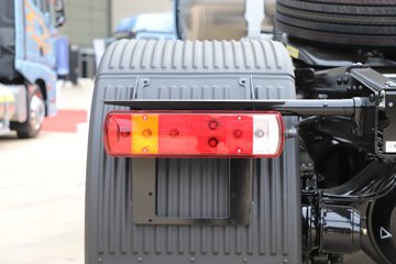 �ൺ��� ��JH6�ؿ� 660���� 6X4 LNG�Զ���ǣ����ͼƬ