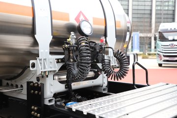 �ൺ��� ��JH6�ؿ� 660���� 6X4 LNG�Զ���ǣ����ͼƬ