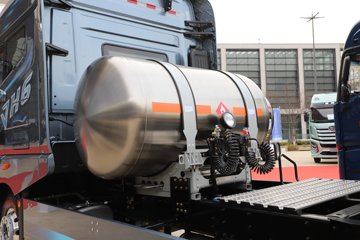 �ൺ��� ��JH6�ؿ� 660���� 6X4 LNG�Զ���ǣ����ͼƬ