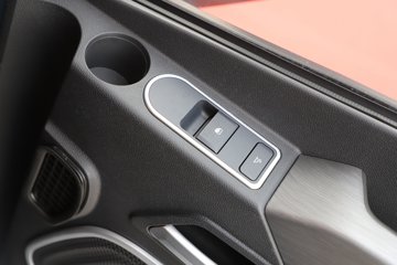 �ൺ��� ӥ; ����� 600���� 6X4 LNG�Զ���ǣ����(һ�����12��)(������ƿ)ͼƬ