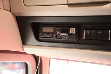 �ൺ��� ӥ; ����� 600���� 6X4 LNG�Զ���ǣ����(һ�����12��)(������ƿ)ͼƬ