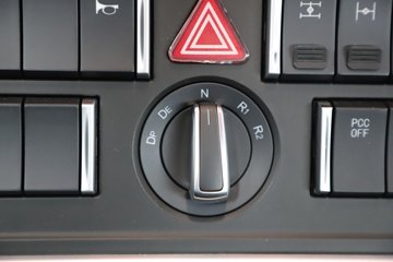 �ൺ��� ӥ; ����� 600���� 6X4 LNG�Զ���ǣ����(һ�����12��)(������ƿ)ͼƬ