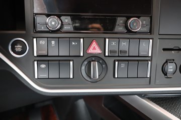 �ൺ��� ӥ; ����� 600���� 6X4 LNG�Զ���ǣ����(һ�����12��)(������ƿ)ͼƬ