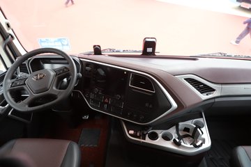 �ൺ��� ӥ; ����� 600���� 6X4 LNG�Զ���ǣ����(һ�����12��)(������ƿ)ͼƬ