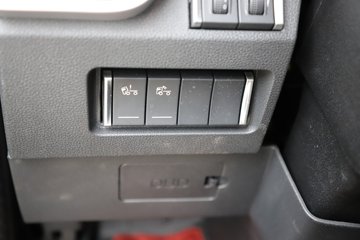 �ൺ��� ӥ; ����� 600���� 6X4 LNG�Զ���ǣ����(һ�����12��)(������ƿ)ͼƬ