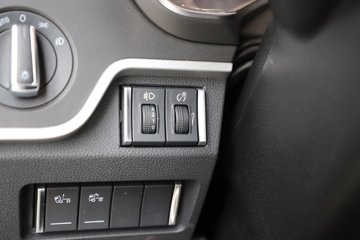 �ൺ��� ӥ; ����� 600���� 6X4 LNG�Զ���ǣ����(һ�����12��)(������ƿ)ͼƬ