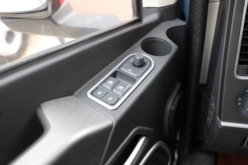 �ൺ��� ӥ; ����� 600���� 6X4 LNG�Զ���ǣ����(һ�����12��)(������ƿ)ͼƬ