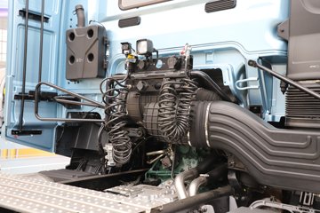 �ൺ��� ӥ; ����� 600���� 6X4 LNG�Զ���ǣ����(һ�����12��)(������ƿ)ͼƬ