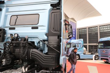 �ൺ��� ӥ; ����� 600���� 6X4 LNG�Զ���ǣ����(һ�����12��)(������ƿ)ͼƬ