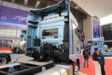 �ൺ��� ӥ; ����� 600���� 6X4 LNG�Զ���ǣ����(һ�����12��)(������ƿ)ͼƬ