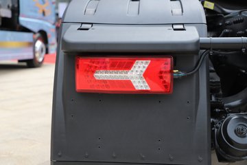 �ൺ��� ӥ; ����� 600���� 6X4 LNG�Զ���ǣ����(һ�����12��)(������ƿ)ͼƬ