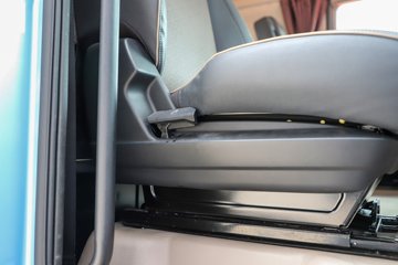 һ����� J7�ؿ� ����� ���ļ��� 600���� 6X4 LNG�Զ���ǣ����(Һ��)(CA4250P77M26T1E6)ͼƬ