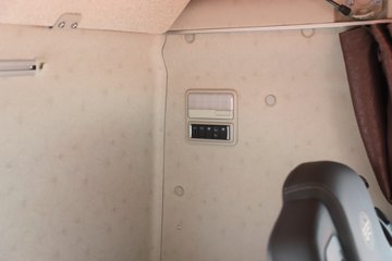 һ����� J7�ؿ� ����� ���ļ��� 600���� 6X4 LNG�Զ���ǣ����(Һ��)(CA4250P77M26T1E6)ͼƬ