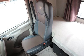 һ����� J7�ؿ� ����� ���ļ��� 600���� 6X4 LNG�Զ���ǣ����(Һ��)(CA4250P77M26T1E6)ͼƬ