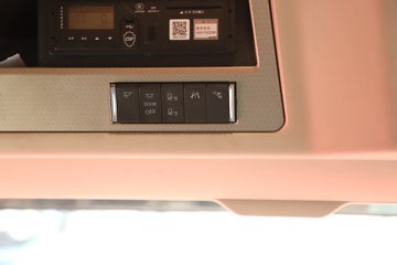 һ����� J7�ؿ� ����� ���ļ��� 600���� 6X4 LNG�Զ���ǣ����(Һ��)(CA4250P77M26T1E6)ͼƬ