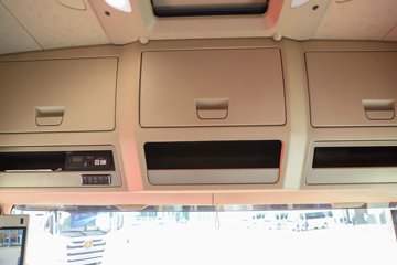 һ����� J7�ؿ� ����� ���ļ��� 600���� 6X4 LNG�Զ���ǣ����(Һ��)(CA4250P77M26T1E6)ͼƬ