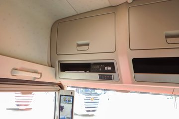 һ����� J7�ؿ� ����� ���ļ��� 600���� 6X4 LNG�Զ���ǣ����(Һ��)(CA4250P77M26T1E6)ͼƬ