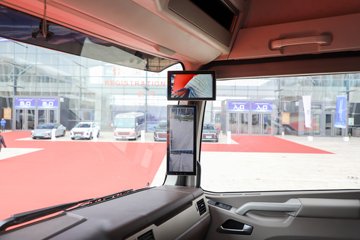 һ����� J7�ؿ� ����� ���ļ��� 600���� 6X4 LNG�Զ���ǣ����(Һ��)(CA4250P77M26T1E6)ͼƬ