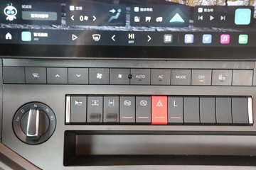 һ����� J7�ؿ� ����� ���ļ��� 600���� 6X4 LNG�Զ���ǣ����(Һ��)(CA4250P77M26T1E6)ͼƬ