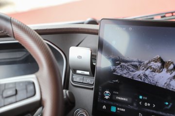 һ����� J7�ؿ� ����� ���ļ��� 600���� 6X4 LNG�Զ���ǣ����(Һ��)(CA4250P77M26T1E6)ͼƬ