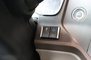 һ����� J7�ؿ� ����� ���ļ��� 600���� 6X4 LNG�Զ���ǣ����(Һ��)(CA4250P77M26T1E6)ͼƬ