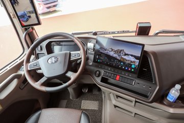 һ����� J7�ؿ� ����� ���ļ��� 600���� 6X4 LNG�Զ���ǣ����(Һ��)(CA4250P77M26T1E6)ͼƬ