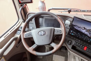 һ����� J7�ؿ� ����� ���ļ��� 600���� 6X4 LNG�Զ���ǣ����(Һ��)(CA4250P77M26T1E6)ͼƬ