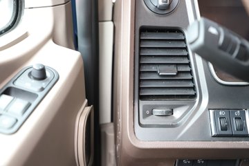 һ����� J7�ؿ� ����� ���ļ��� 600���� 6X4 LNG�Զ���ǣ����(Һ��)(CA4250P77M26T1E6)ͼƬ