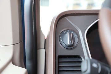 һ����� J7�ؿ� ����� ���ļ��� 600���� 6X4 LNG�Զ���ǣ����(Һ��)(CA4250P77M26T1E6)ͼƬ