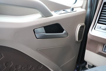 һ����� J7�ؿ� ����� ���ļ��� 600���� 6X4 LNG�Զ���ǣ����(Һ��)(CA4250P77M26T1E6)ͼƬ