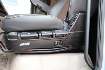 һ����� J7�ؿ� ����� ���ļ��� 600���� 6X4 LNG�Զ���ǣ����(Һ��)(CA4250P77M26T1E6)ͼƬ