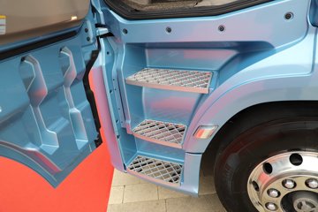 һ����� J7�ؿ� ����� ���ļ��� 600���� 6X4 LNG�Զ���ǣ����(Һ��)(CA4250P77M26T1E6)ͼƬ