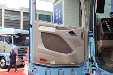 һ����� J7�ؿ� ����� ���ļ��� 600���� 6X4 LNG�Զ���ǣ����(Һ��)(CA4250P77M26T1E6)ͼƬ