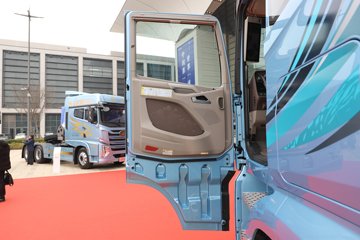 һ����� J7�ؿ� ����� ���ļ��� 600���� 6X4 LNG�Զ���ǣ����(Һ��)(CA4250P77M26T1E6)ͼƬ