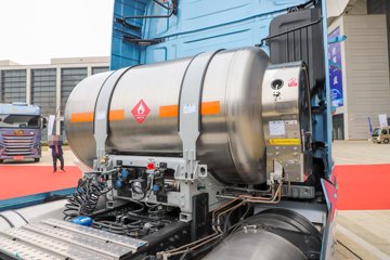 һ����� J7�ؿ� ����� ���ļ��� 600���� 6X4 LNG�Զ���ǣ����(Һ��)(CA4250P77M26T1E6)ͼƬ