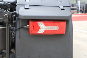 һ����� J7�ؿ� ����� ���ļ��� 600���� 6X4 LNG�Զ���ǣ����(Һ��)(CA4250P77M26T1E6)ͼƬ