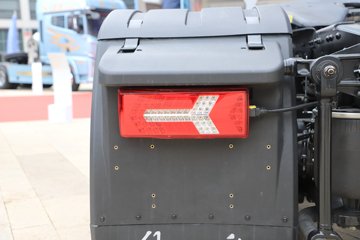 һ����� J7�ؿ� ����� ���ļ��� 600���� 6X4 LNG�Զ���ǣ����(Һ��)(CA4250P77M26T1E6)ͼƬ