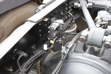 һ����� J7�ؿ� ����� ���ļ��� 600���� 6X4 LNG�Զ���ǣ����(Һ��)(CA4250P77M26T1E6)ͼƬ