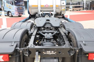 һ����� J7�ؿ� ����� ���ļ��� 600���� 6X4 LNG�Զ���ǣ����(Һ��)(CA4250P77M26T1E6)ͼƬ