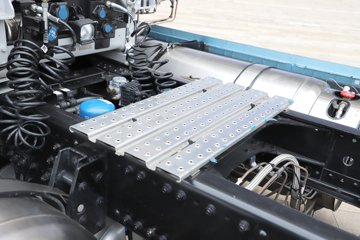 һ����� J7�ؿ� ����� ���ļ��� 600���� 6X4 LNG�Զ���ǣ����(Һ��)(CA4250P77M26T1E6)ͼƬ