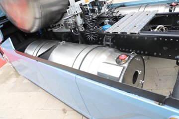 һ����� J7�ؿ� ����� ���ļ��� 600���� 6X4 LNG�Զ���ǣ����(Һ��)(CA4250P77M26T1E6)ͼƬ